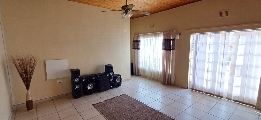 7 Bedroom Property for Sale in Harpington A H North West